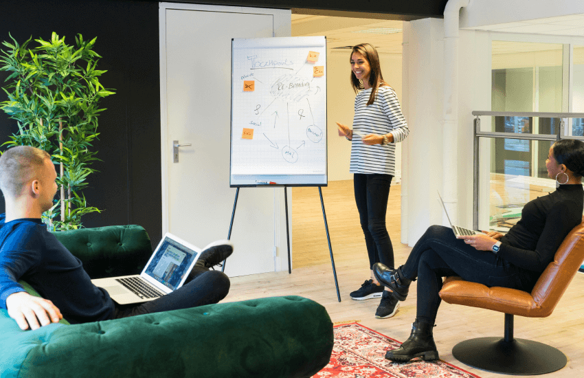 Business Consultants Help Companies Market